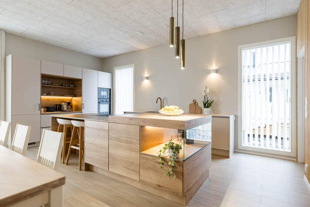 Sisustussuunnittelija Tampere Tilako Oy. Keittösuunnittelu. Näyttävä yksityiskohta saarekkeessa.