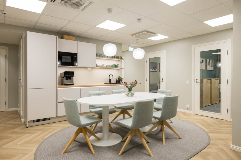 Revisium toimiston sisustussuunnittelu. Sisustussuunnittelutoimisto Tilako Tampere.