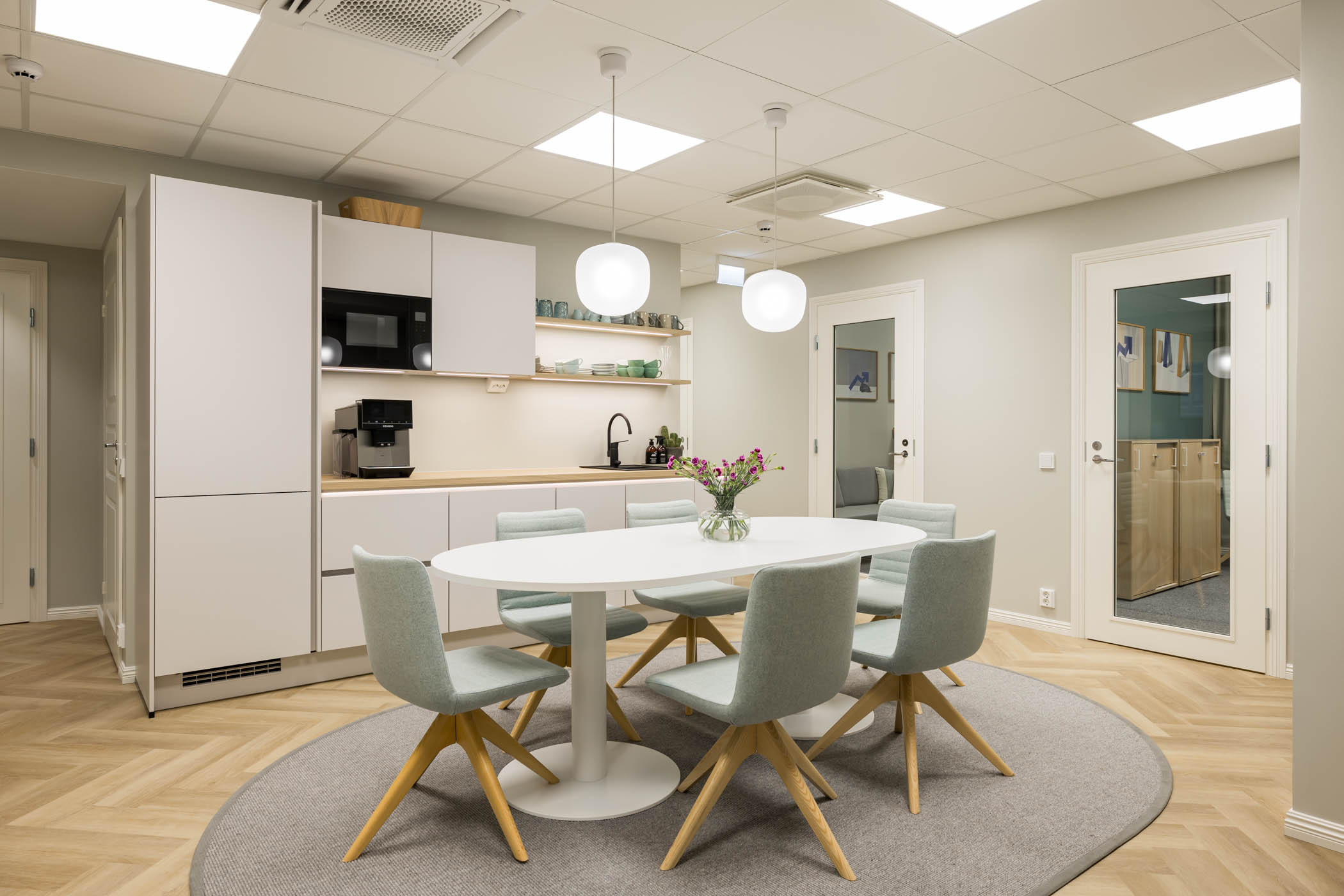 Revisium toimiston sisustussuunnittelu. Sisustussuunnittelutoimisto Tilako Tampere.